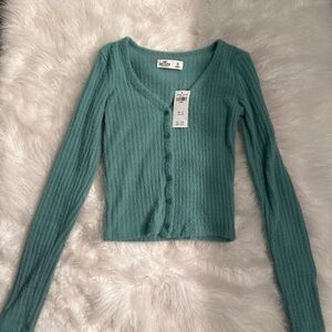 NWT. Hollister Cozy Eyelash button through Top. Size XS.